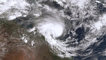 El ciclón Kirrily pierde fuerza,