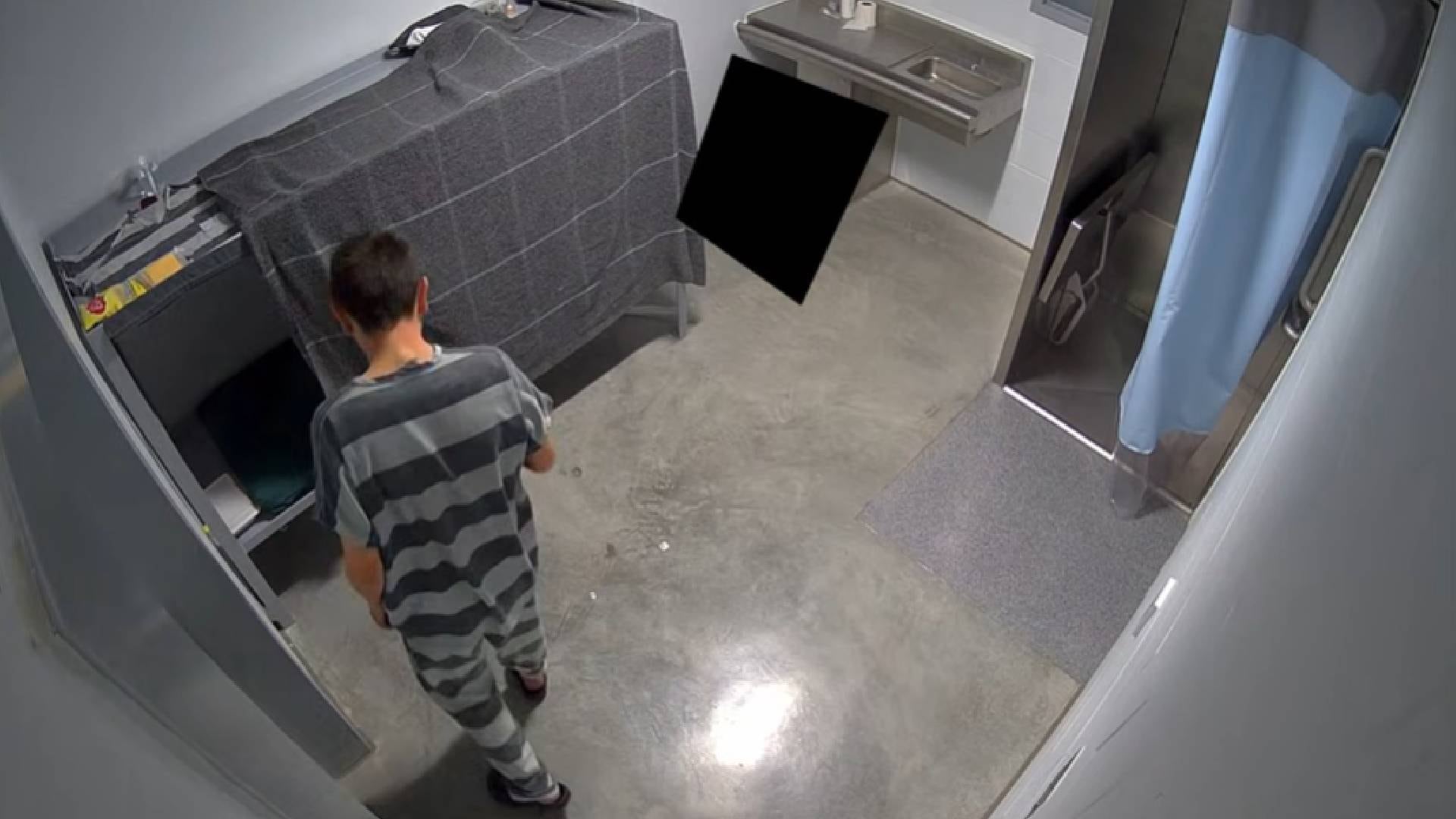 Expertos identifican como causas del elevado índice de suicidios la angustia por la detención, el aislamiento, la falta de contacto familiar y las barreras de idioma