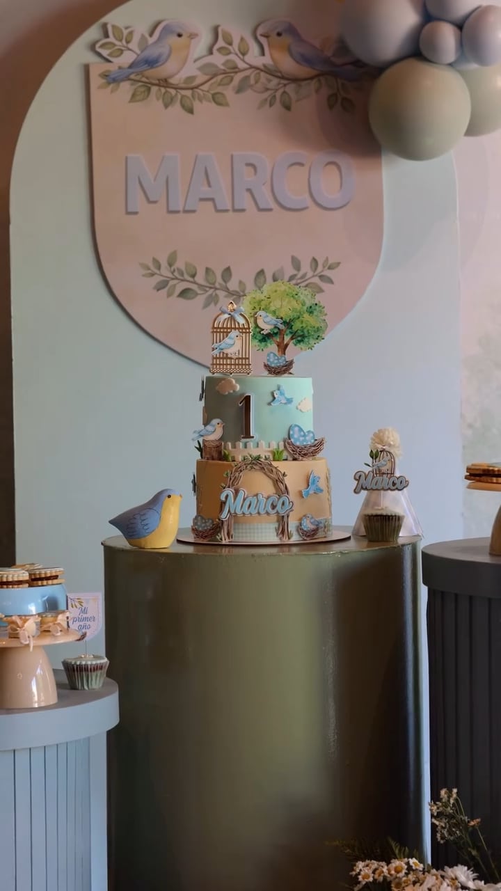 Sol Pérez y Guido Mazzoni eligieron tonos suaves y decoraciones rústicas para lograr un ambiente cálido en el primer cumpleaños de su hijo Marco