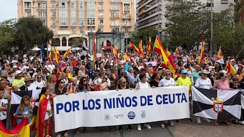 Centenares de personas se manifiestan en Ceuta contra el Gobierno y exigen seguridad de cara al inicio del curso escolar