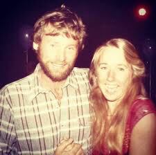 Tami Oldham perdió contacto con su pareja tras el paso del huracán Raymond sobre el velero