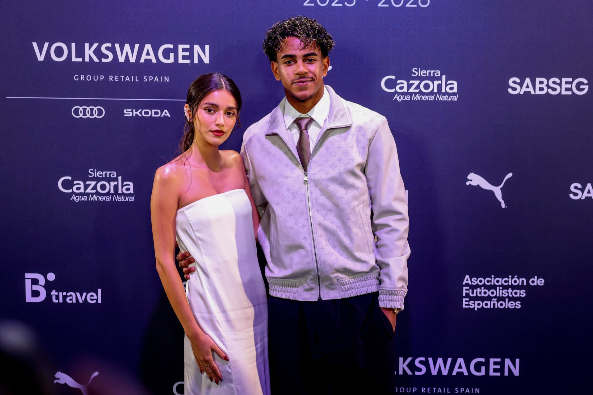 Lamine Yamal e Inés García en la gala anual de entrega de los premios AFE. EFE/Kiko Huesca