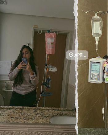 Mujer joven de cabello oscuro se toma una selfie reflejada en un espejo; un poste de suero y una bomba de infusión están al lado derecho