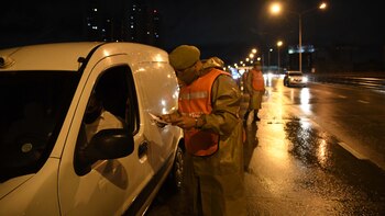 Agentes de diferentes fuerzas de
