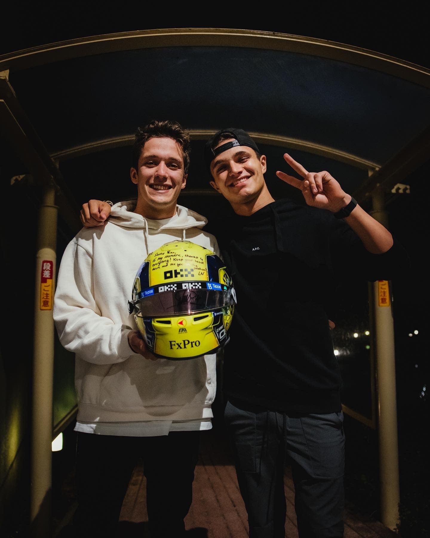 Sacha Fenestraz y Lando Norris, grandes amigos que forjó el automovilismo (@sachafenestraz)