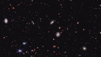“Estamos muy intrigados”: un destello sin explicación podría revelar una pista sobre la materia oscura