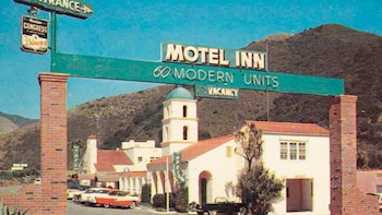 El "primer motel del mundo" que visitaron Marilyn Monroe, Clint Eastwood y otros famosos sale al mercado en California