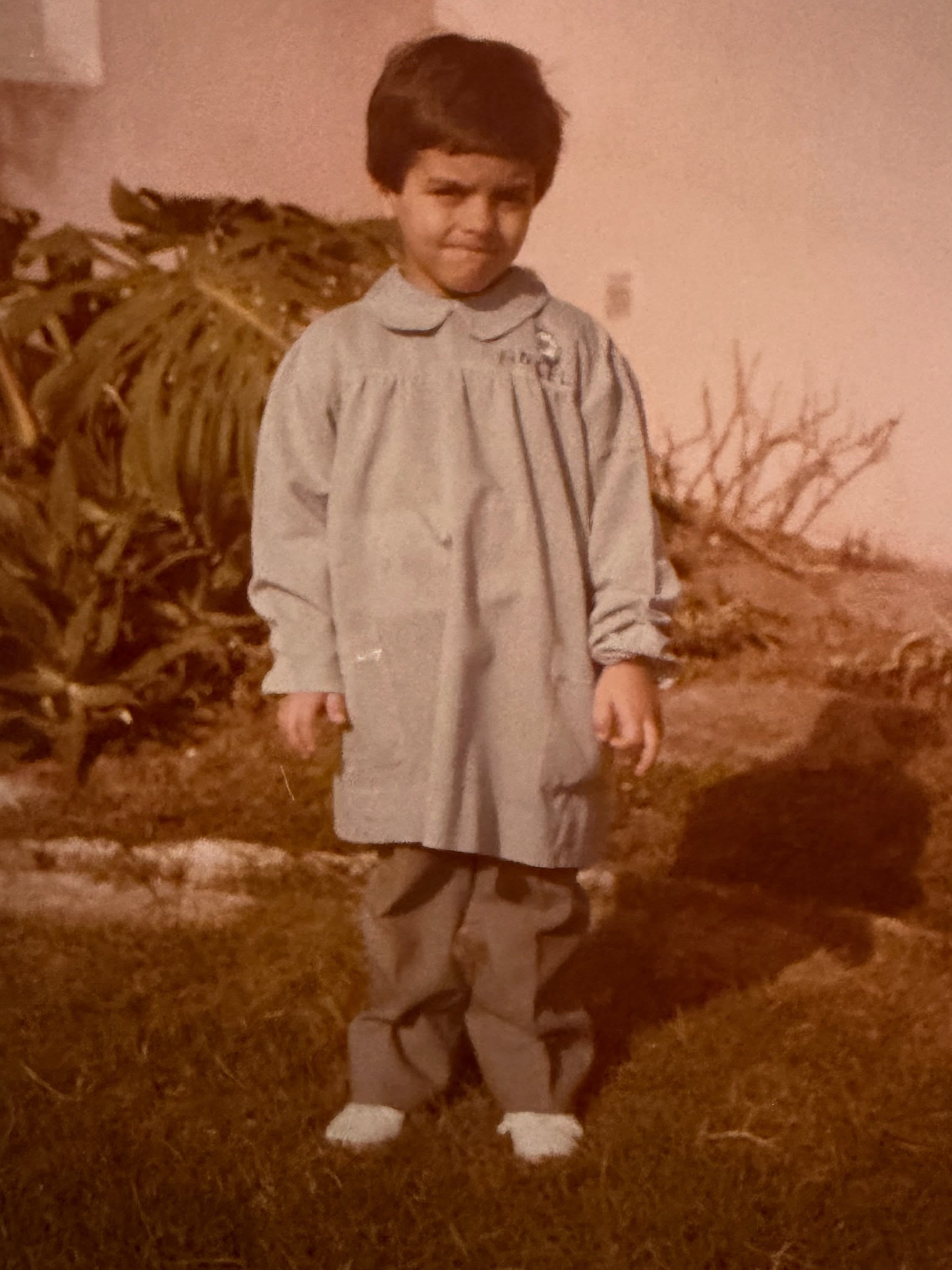 Un pequeño Ángel de Brito en sus inicios escolares