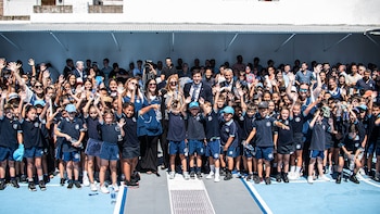 Racing inauguró una nueva escuela