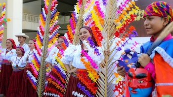 El Salvador impulsa la difusión internacional de la Cofradía de las Flores y las Palmas