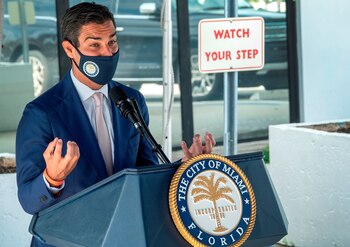 El alcalde de Miami, Francis