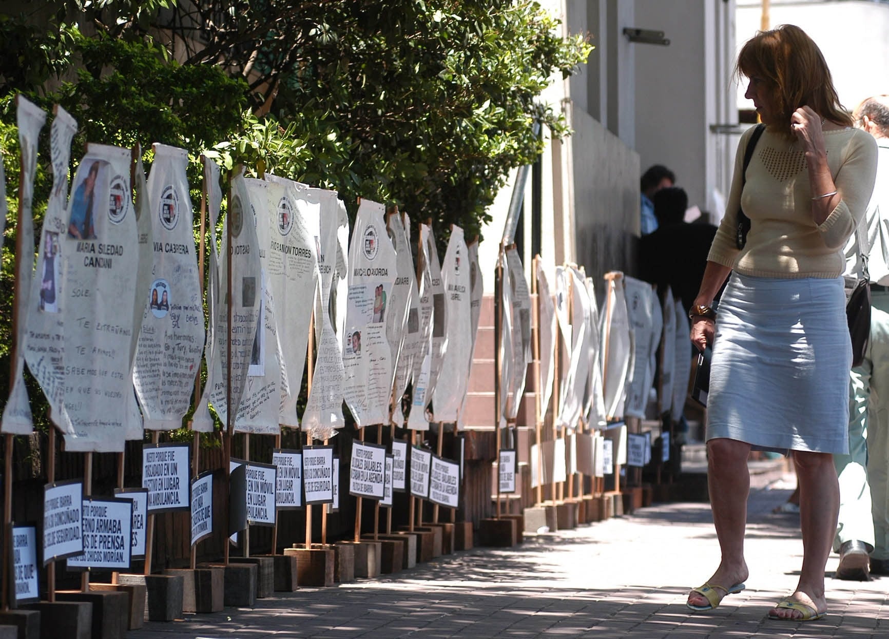 Frente a la Municipalidad de Vicente López, una protesta de familiares de víctimas de la disco Kheyvis