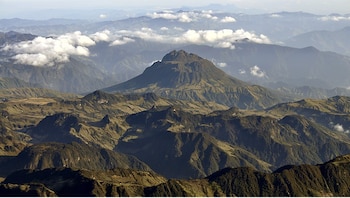 Este es el cerro Tres Letras, el punto más alto en el parque Las Hermosa Gloria Valencia de Castaño - crédito @hfabian777/X