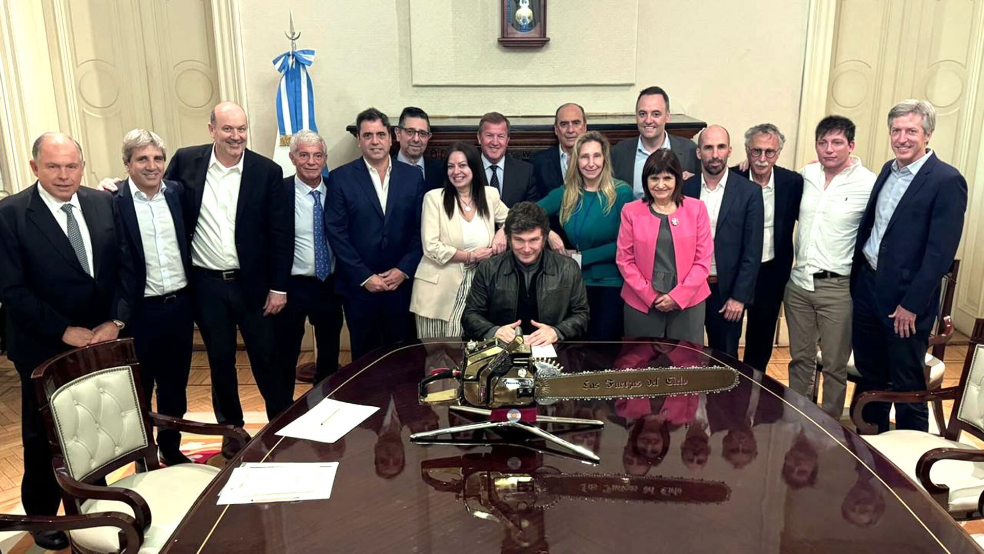 Javier Milei junto a su Gabinete en la Casa Rosada