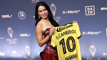 Scarlett Camberos paraliza la gala del Balón de Oro 2026: así presumió el jersey del América ante el mundo