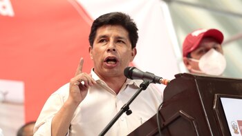 Vacancia contra Pedro Castillo debe