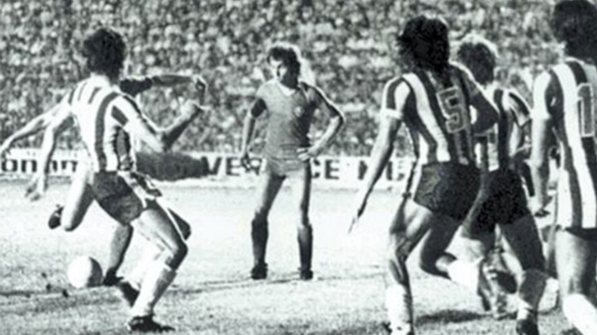 El Rojo salió campeón en Córdoba con tres hombres menos