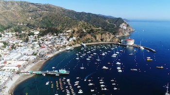 Una isla de California que recibe un millón de turistas al año podría perder su único hospital