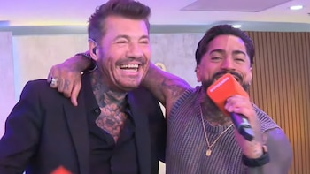 El show de Maxi Kilates en Infobae Mundial: interpretó sus éxitos y terminó sumándose a una competencia de jueguitos