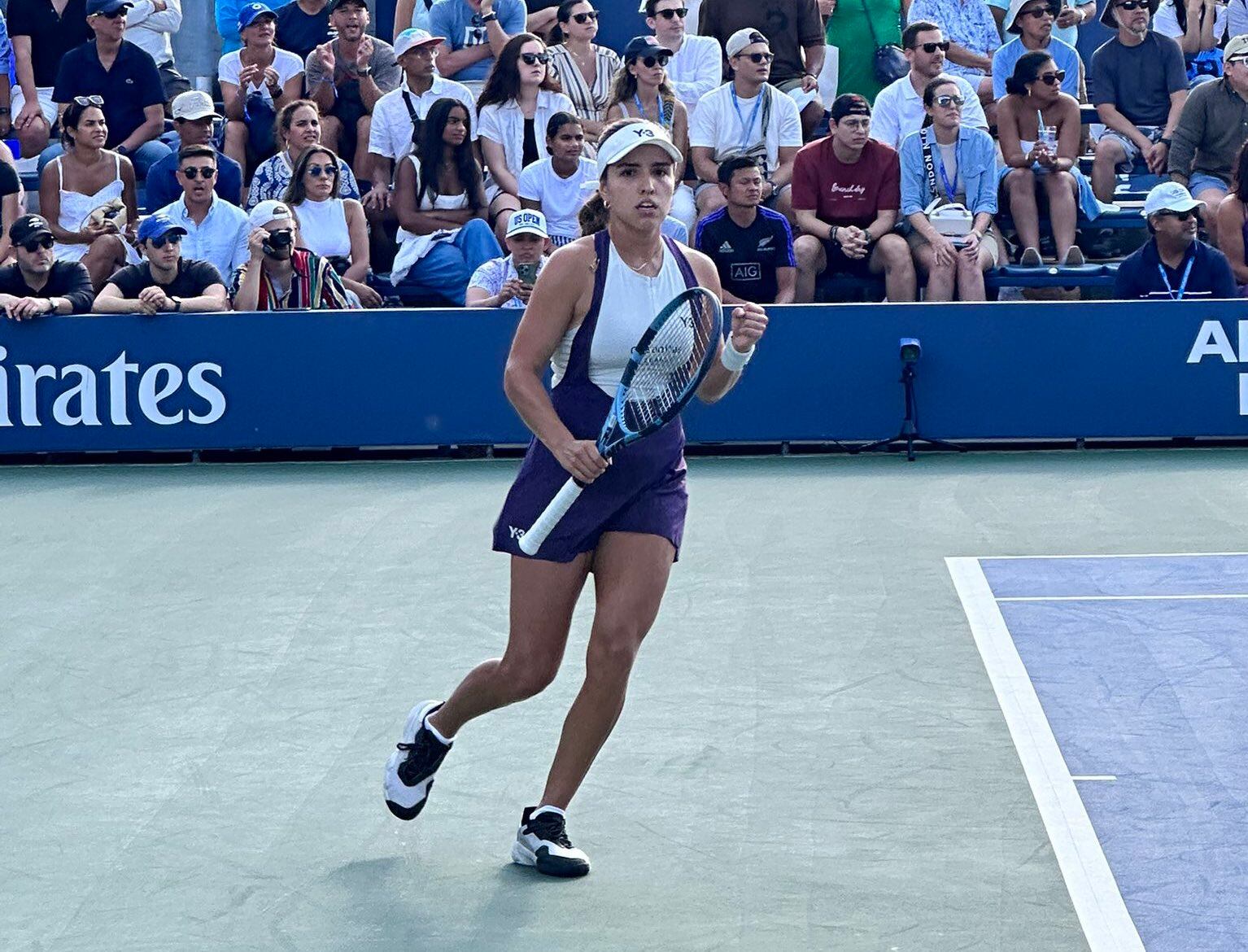 Camila Osorio se despidió en la primera ronda del US Open ante la neozelandesa Lulu Sun - crédito @DeportColombia/X