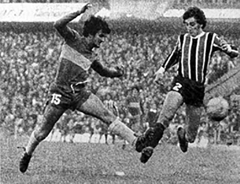 Surgió en Boca Juniors, donde se consagró campeón en dos oportunidades