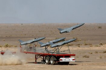 Pruebas militares iraníes de drones
