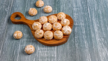 ¿Tienes huevo, almendras y azúcar? Puedes hacer esta receta facilísima de postre sin horno en solo 20 minutos