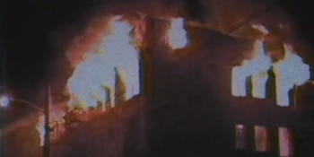 Imagen del teatro en llamas