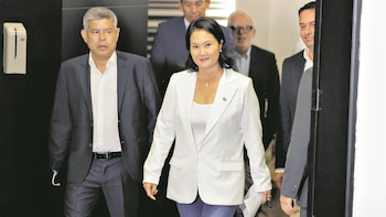 Fujimori mantiene una ventaja de 1.300 votos sobre Sánchez en las presidenciales de Perú, con el 98'2% escrutado