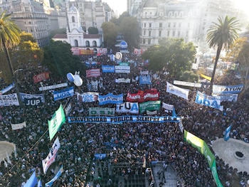 Marcha Federal Universitaria - Plaza de mayo - 12 de mayo - Drone