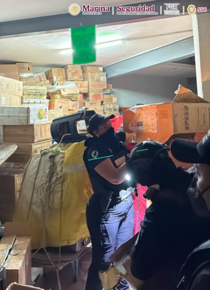 Los inmuebles donde se realizaron los decomisos están ubicados en las zonas comerciales más importantes de la Ciudad de México Foto: FGR