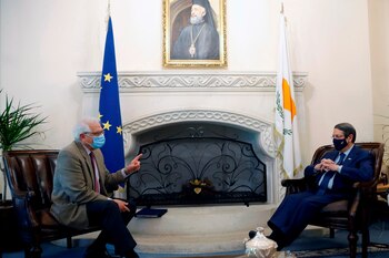 EFE/EPA/PETROS KARADJIAS