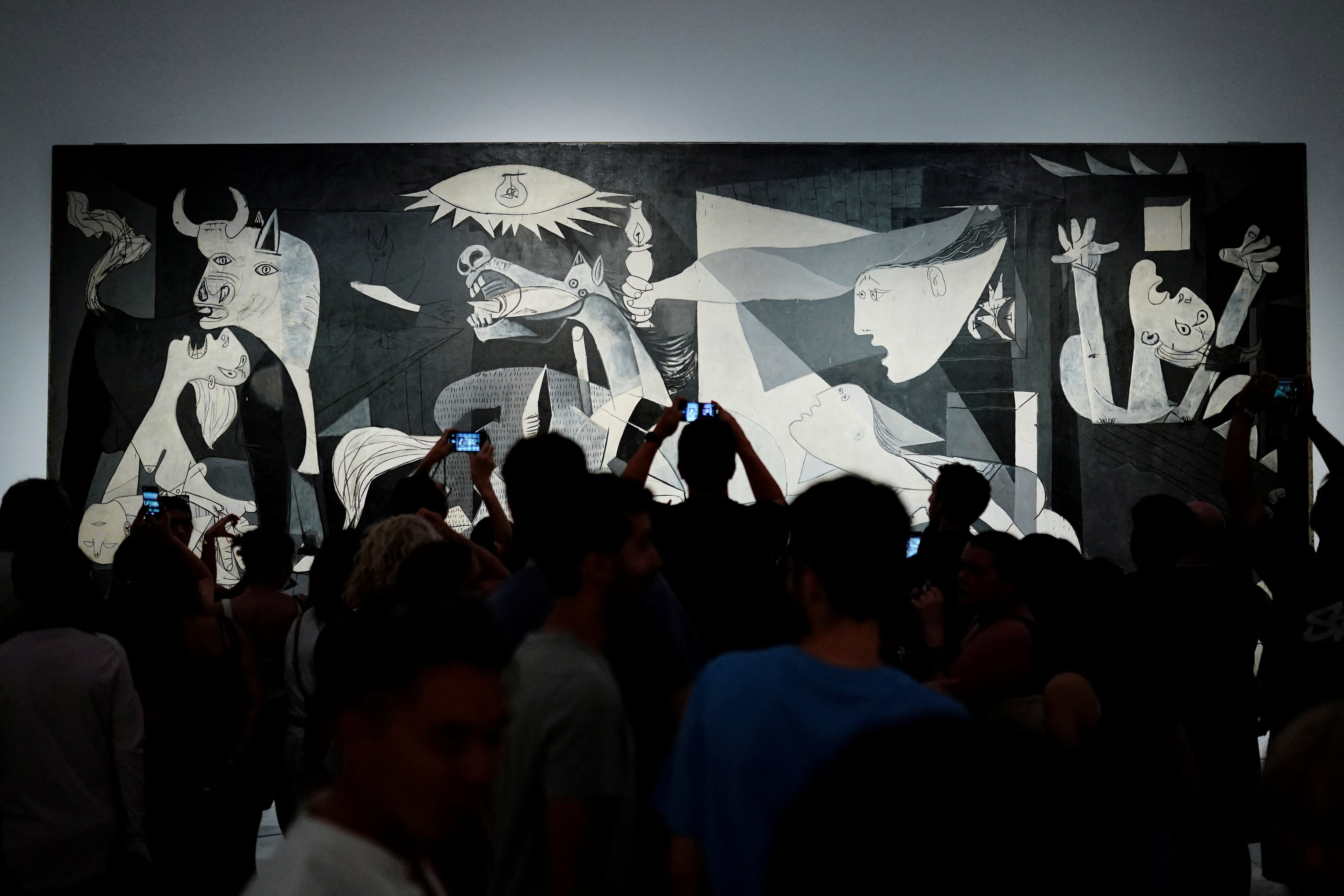 El Guernica de Picasso enfrenta un nuevo debate político entre el País Vasco, la Comunidad de Madrid y el Gobierno central español (Foto: REUTERS/Ana Beltrán)
