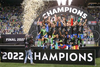 Jugadores de Seattle Sounders festejan tras ganar la Liga de Campeones de la Concacaf. Estadio Lumen Field, Seattle, Washington, EEUU. 4 de mayo de 2022.
CREDITO OBLIGADO USA TODAY/Joe Nicholson