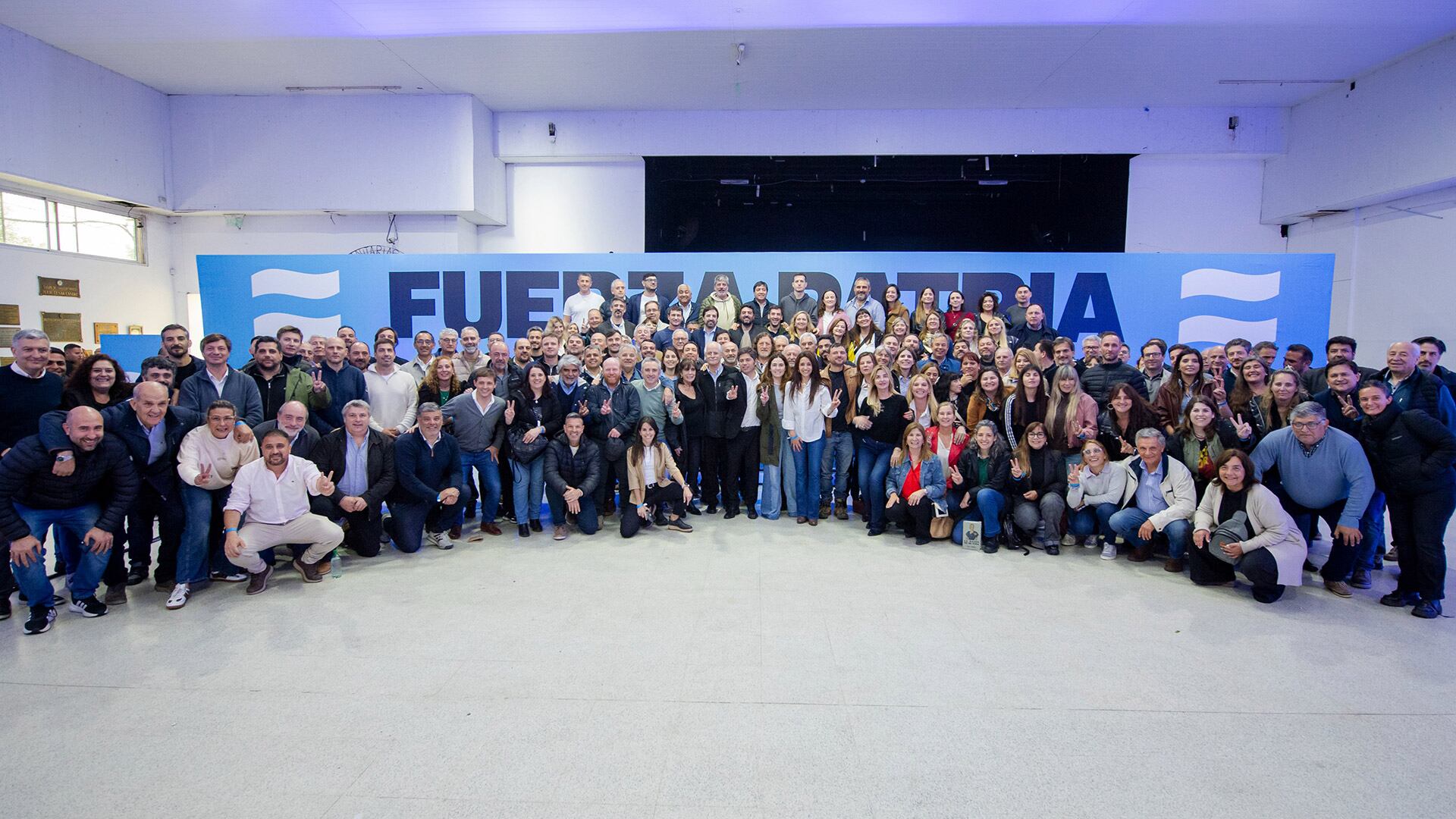 Algunos de los presentes en el encuentro de este viernes en Ensenada