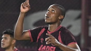 Futbolista colombiano Yoshan Valois fue figura con Lanús y dedicó su doblete a las víctimas del sismo en Chocó: “Son personas fuertes”