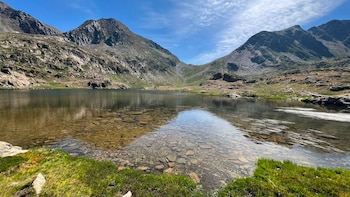 Vierten un producto tóxico natural para acabar con un pez invasor que estaba destruyendo dos lagos del Alto Pirineo