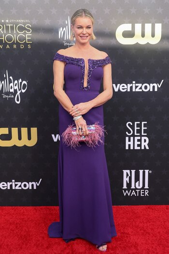 Rebecca Romijn vestida con modelo