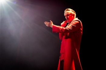El concierto de Miguel Bosé promete una noche de romance y nostalgia para sus seguidores salvadoreños./ (Redes de Miguel Bosé)