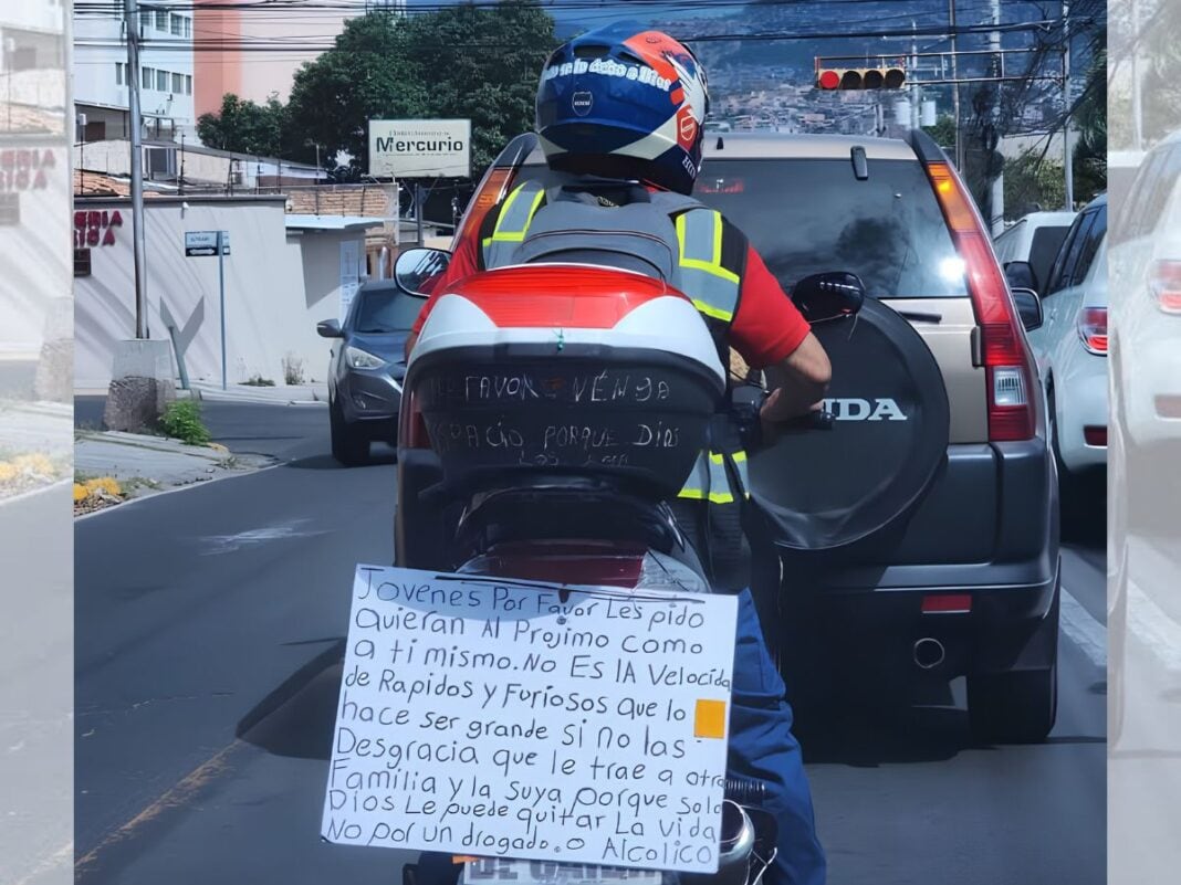 El mensaje colocado en la moto pide conducir con responsabilidad y evitar las imprudencias. (Foto: Cortesía)