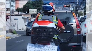 «Cuiden al prójimo»: motociclista es captado en Honduras con un mensaje contra la velocidad y la imprudencia