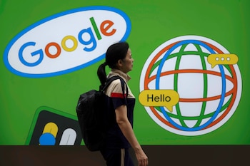 El objetivo del asistente con IA es que los usuarios tengan mayor facilidad para resolver lo que se encuentren en internet. (EFE/ALEX PLAVEVSKI)