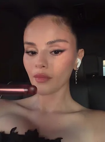 Selena Gomez compartió una selfie momentos antes de la boda. (Instagram)