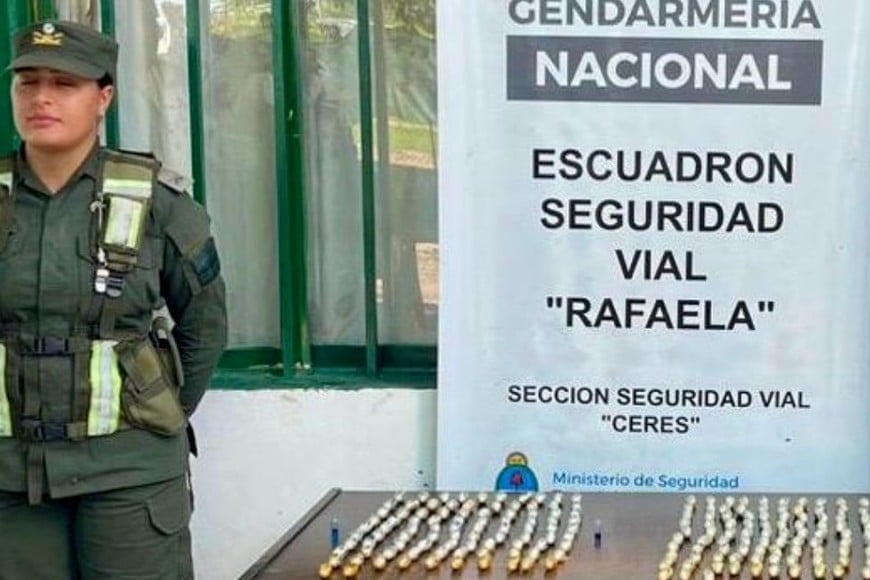 El operativo antidrogas en Ceres permitió incautar 185 cápsulas plásticas con cocaína, con un peso total de 2 kilos 451 gramos