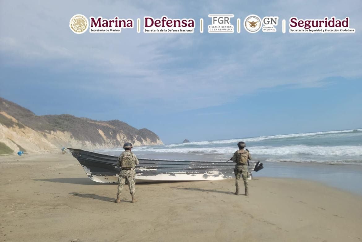 La droga fue incautada en una embarcación pequeña. (Cortesía)