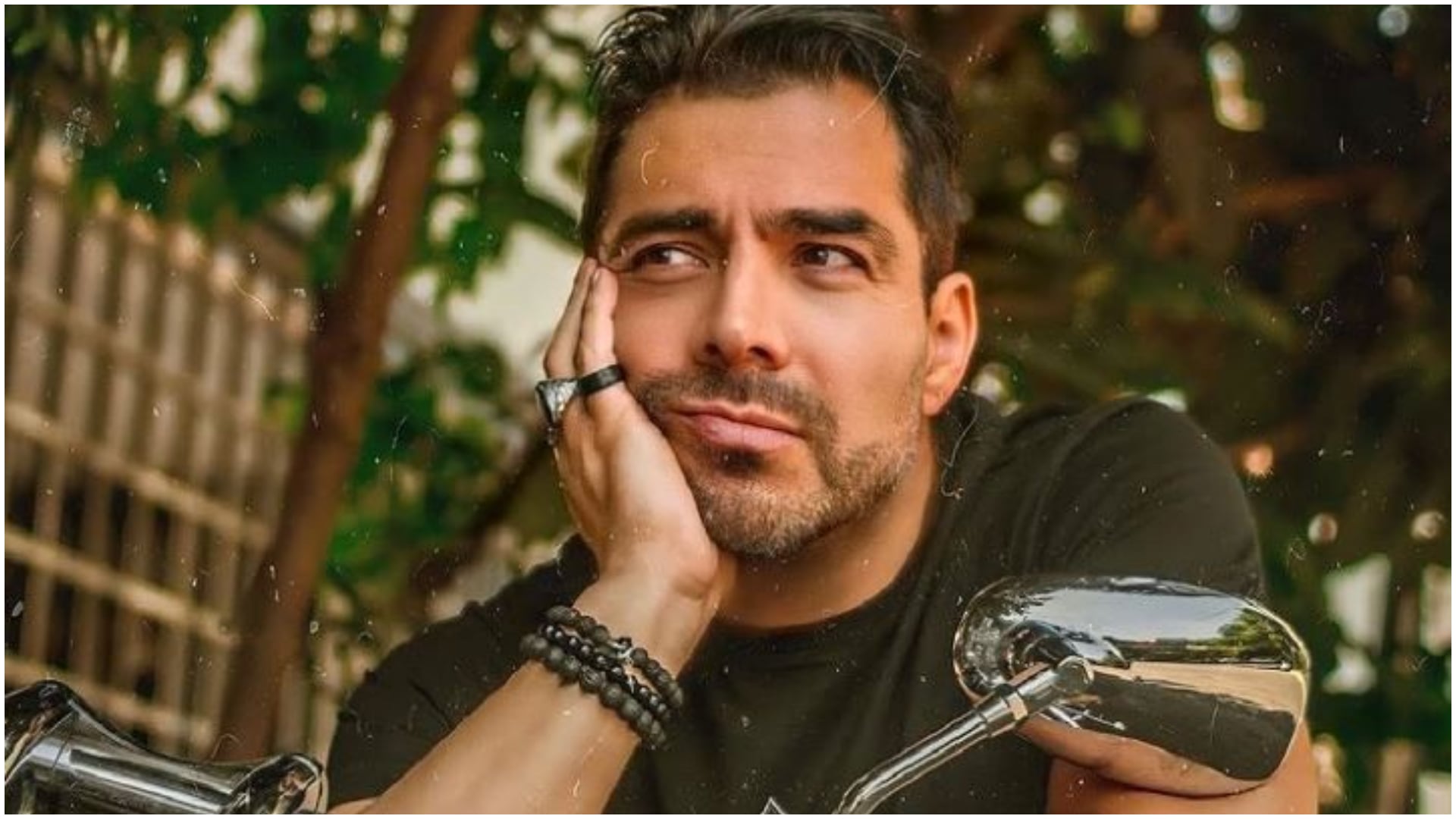 El actor mexicano revela que el Trastorno de Déficit de Atención e Hiperactividad no ha sido un obstáculo para su carrera artística (Ig: @omarchaparro)
