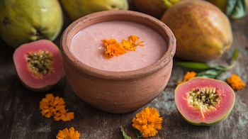 El atole de guayaba es