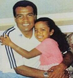 Magaly cuestiona a Johana Cubillas por su distanciamiento con su padre y le advierte: “No hagas que tus hijos repitan tu patrón”. Infobae Perú / Captura TV - Magaly TV La Firme