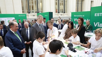 El rey Felipe VI inaugura la exposición de Iberdrola sobre la evolución y el futuro de la electricidad