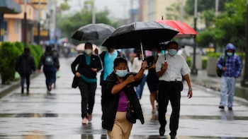 Onda tropical y vaguada provocarán tormentas en El Salvador disminuyendo las temperaturas extremas del domingo